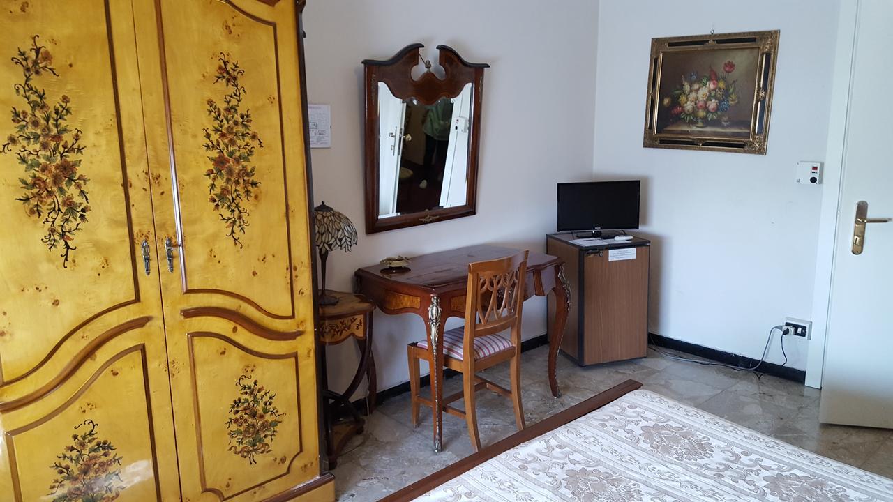 Hotel Royal Alessandria Bagian luar foto