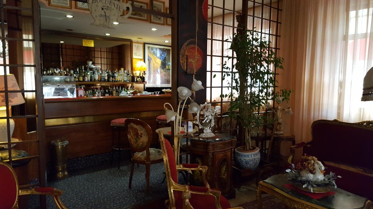 Hotel Royal Alessandria Bagian luar foto