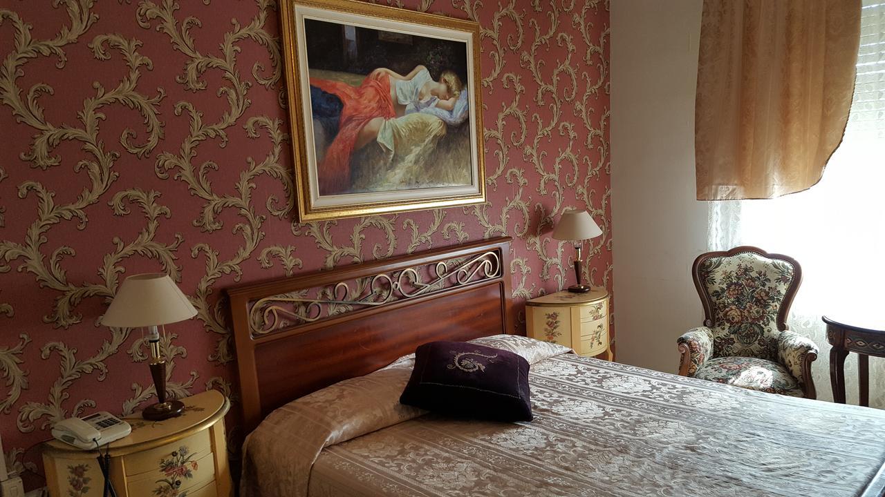 Hotel Royal Alessandria Bagian luar foto