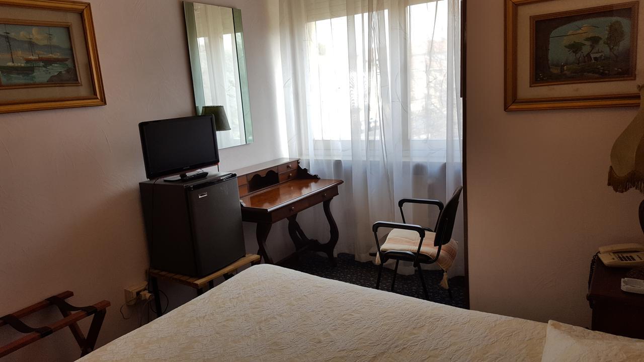 Hotel Royal Alessandria Bagian luar foto