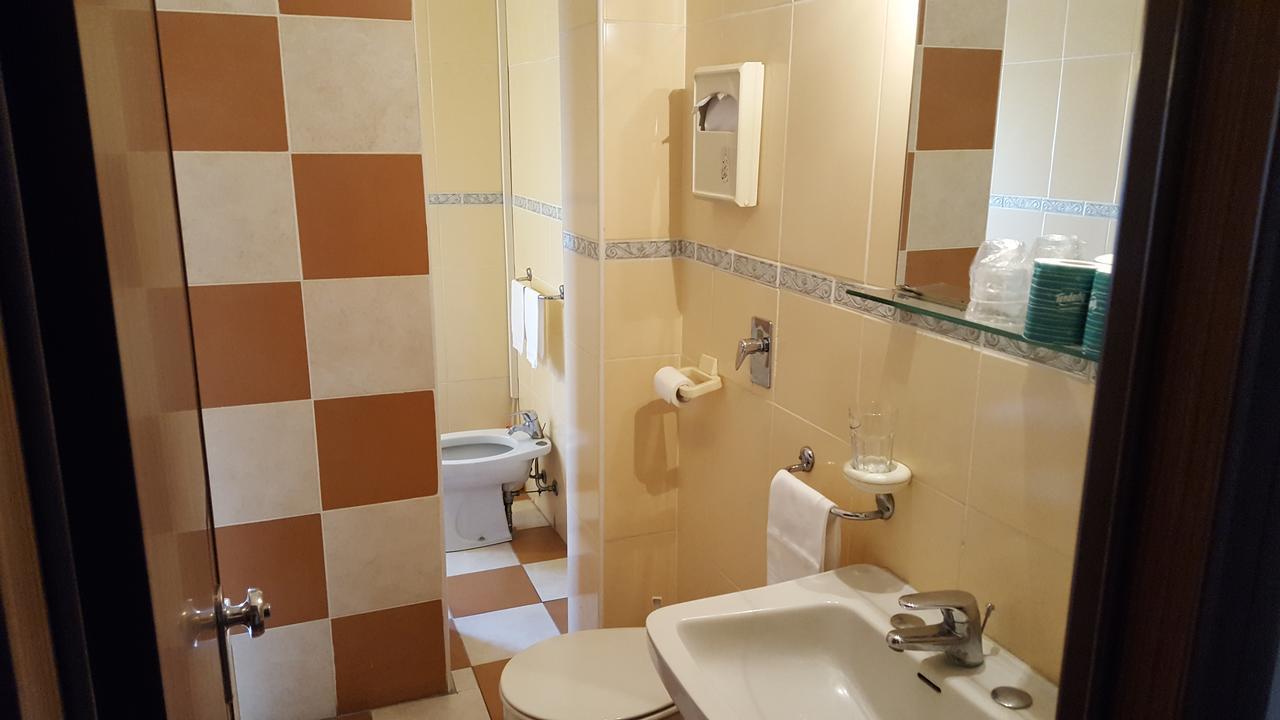 Hotel Royal Alessandria Bagian luar foto